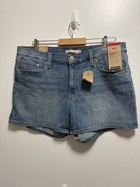 NWT Levi's Women's Mid-Length Shorts Medium Wash Hypersoft Size 33